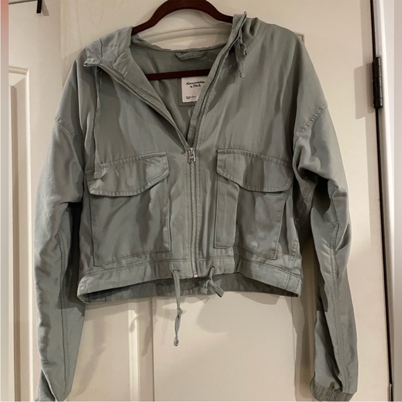 Abercrombie & Fitch Cropped Utility Jacket - Picture 4 of 5